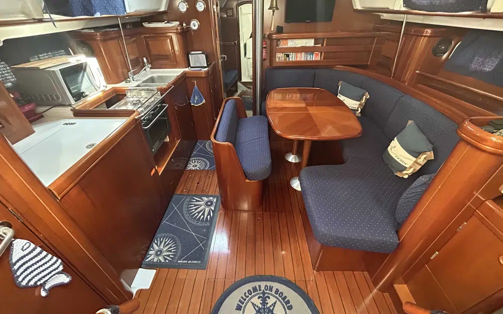 slider 2 Beneteau Oceanis 411 Celebration