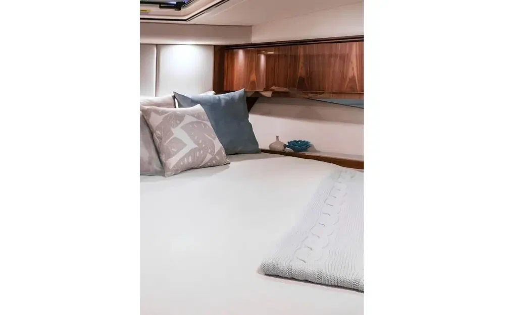slider 11 Riviera 4800 SPORT YACHT SÉRIE II ÉDITION PLATINE