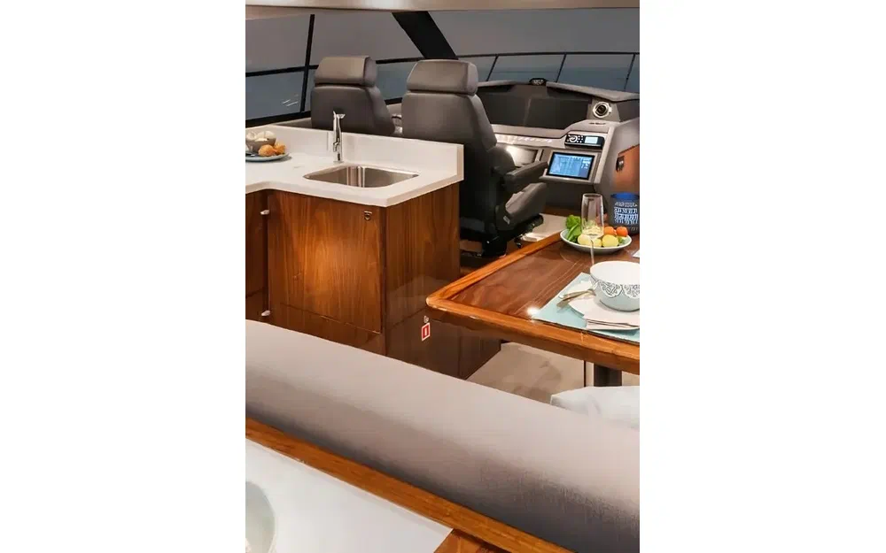 slider 6 Riviera 4800 SPORT YACHT SÉRIE II ÉDITION PLATINE