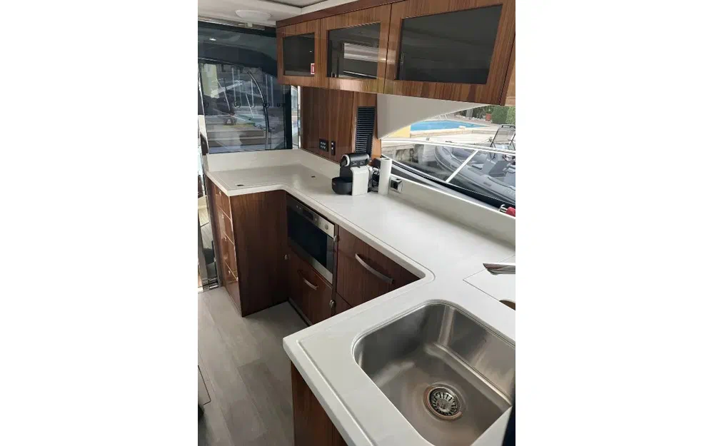 slider 7 Riviera 4800 SPORT YACHT SÉRIE II ÉDITION PLATINE