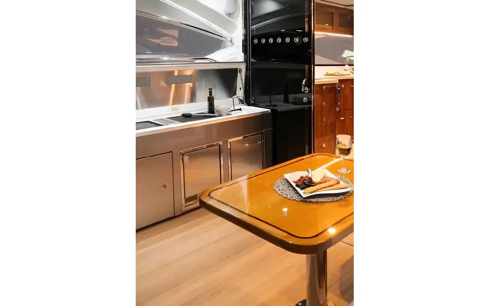 slider 5 Riviera 4800 SPORT YACHT SÉRIE II ÉDITION PLATINE