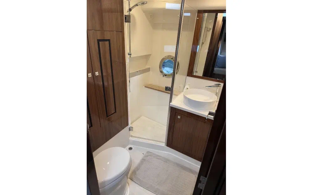 slider 12 Riviera 4800 SPORT YACHT SÉRIE II ÉDITION PLATINE