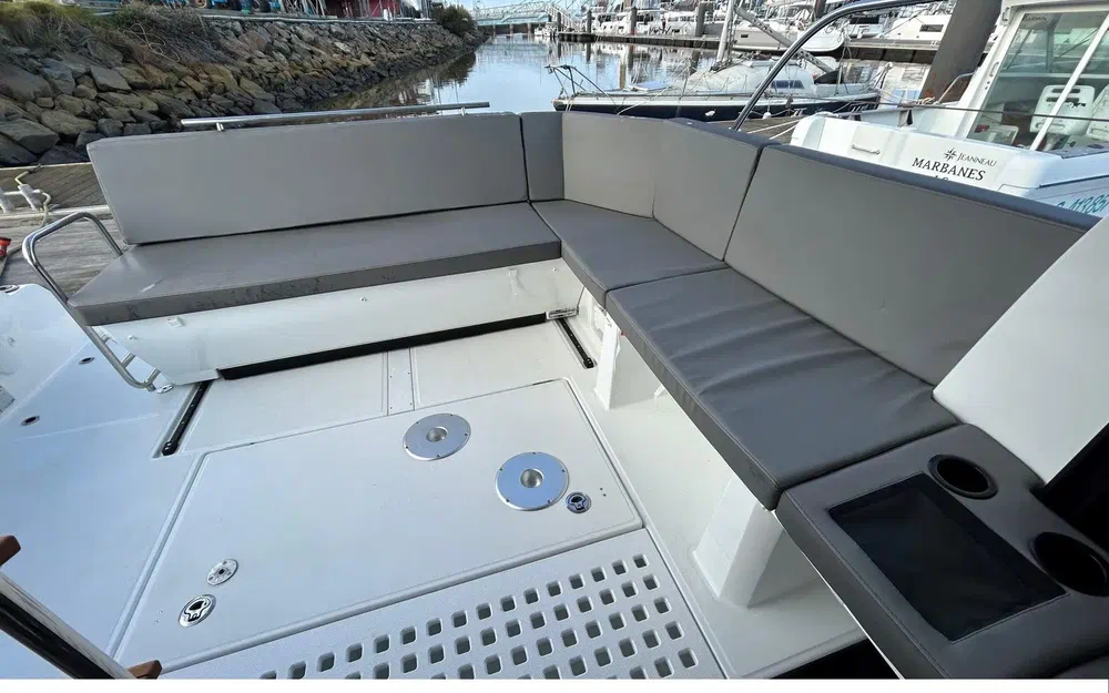 slider 9 Beneteau Antares 11