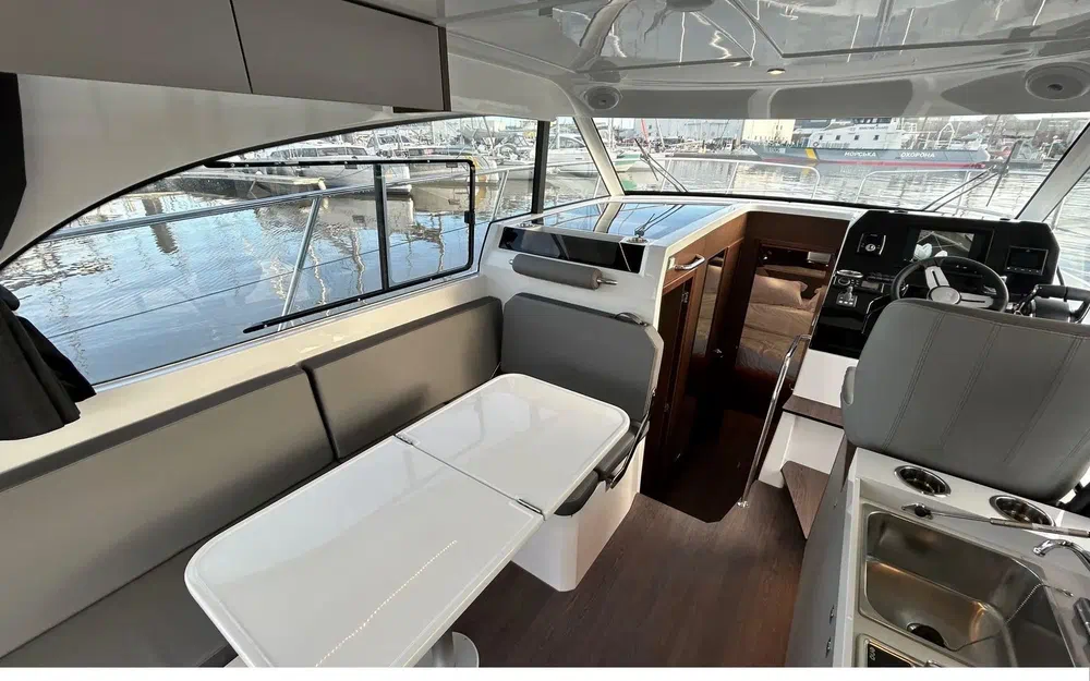 slider 10 Beneteau Antares 11