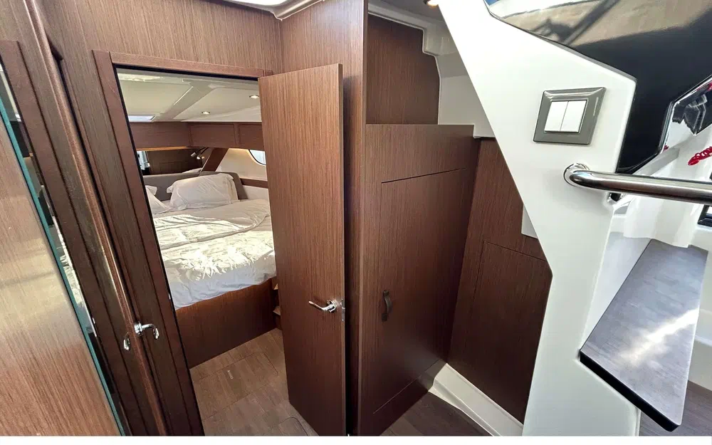 slider 13 Beneteau Antares 11
