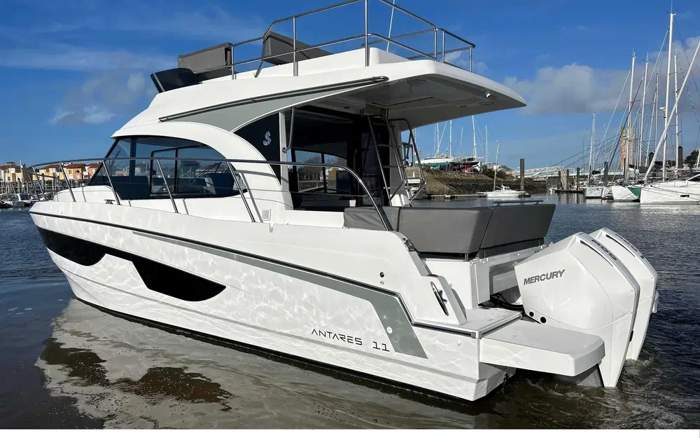slider 18 Beneteau Antares 11