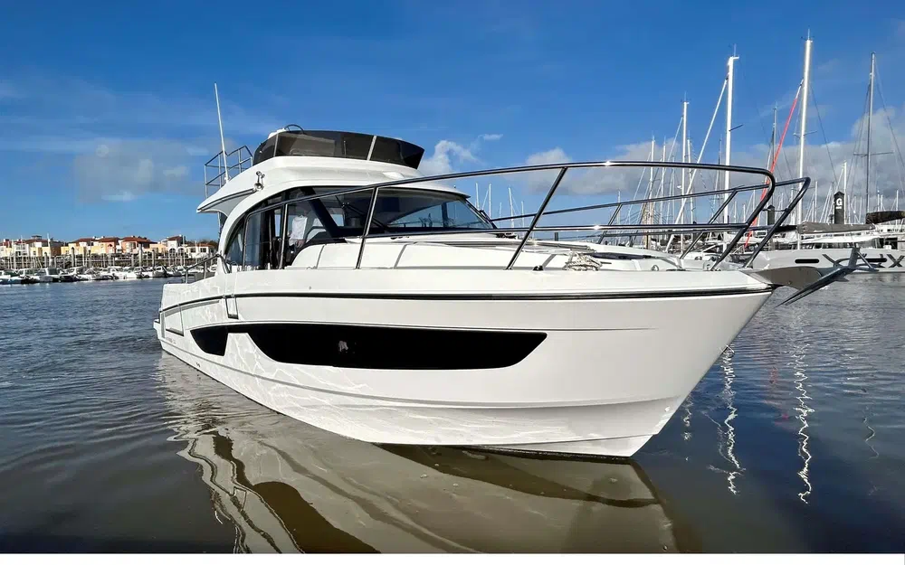slider 2 Beneteau Antares 11