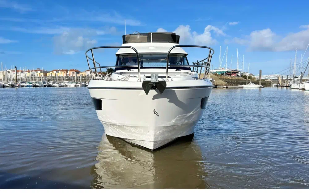 slider 3 Beneteau Antares 11