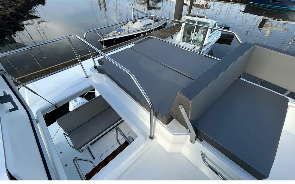 slider 7 Beneteau Antares 11