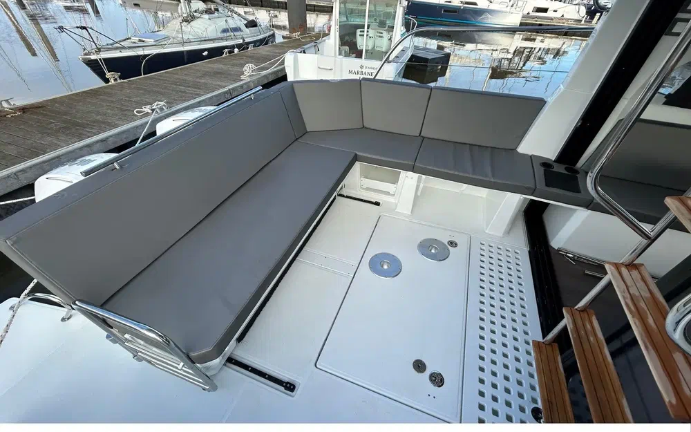 slider 8 Beneteau Antares 11