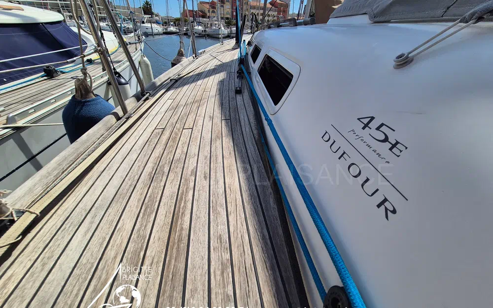 slider 4 Dufour 45 E Performance
