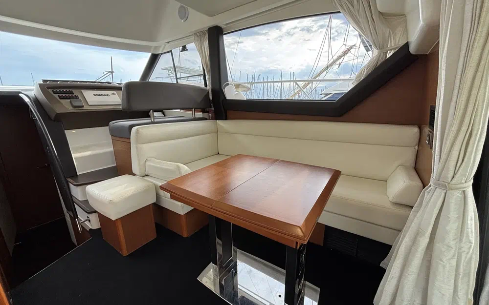 slider 10 Prestige Yachts 400