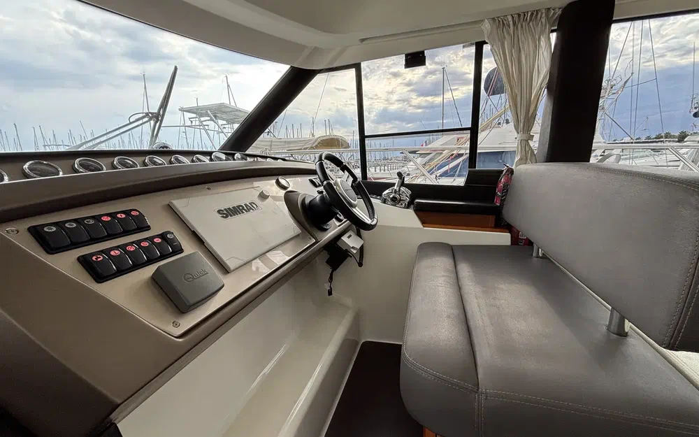 slider 12 Prestige Yachts 400