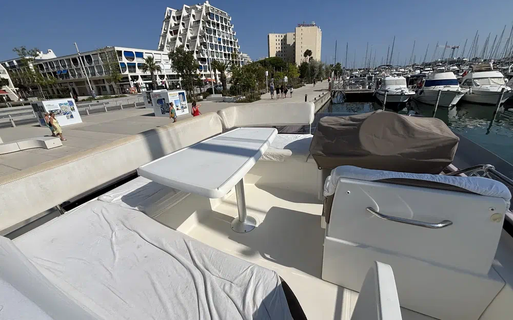 slider 15 Prestige Yachts 400
