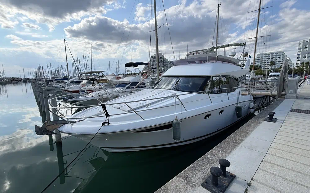 slider 1 Prestige Yachts 400