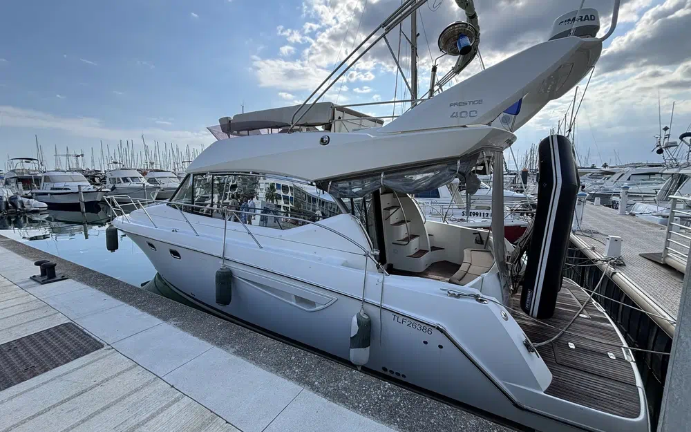 slider 6 Prestige Yachts 400