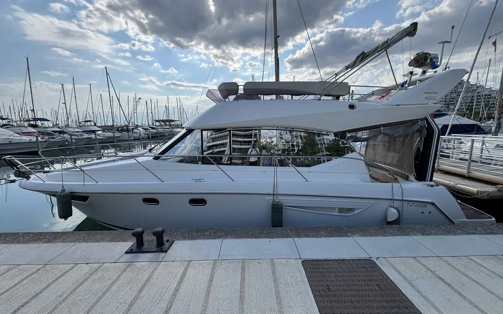 slider 7 Prestige Yachts 400