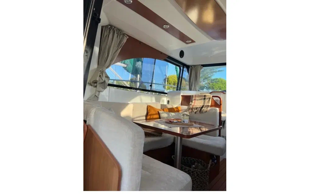 slider 6 Beneteau Antares 30 Fly