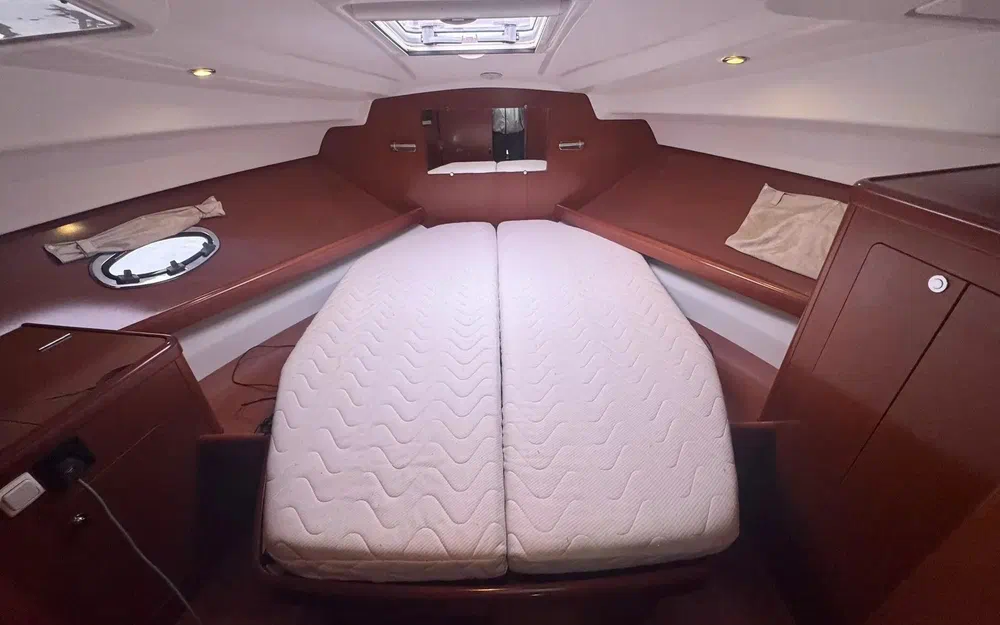 slider 12 Beneteau Antares 30 Fly
