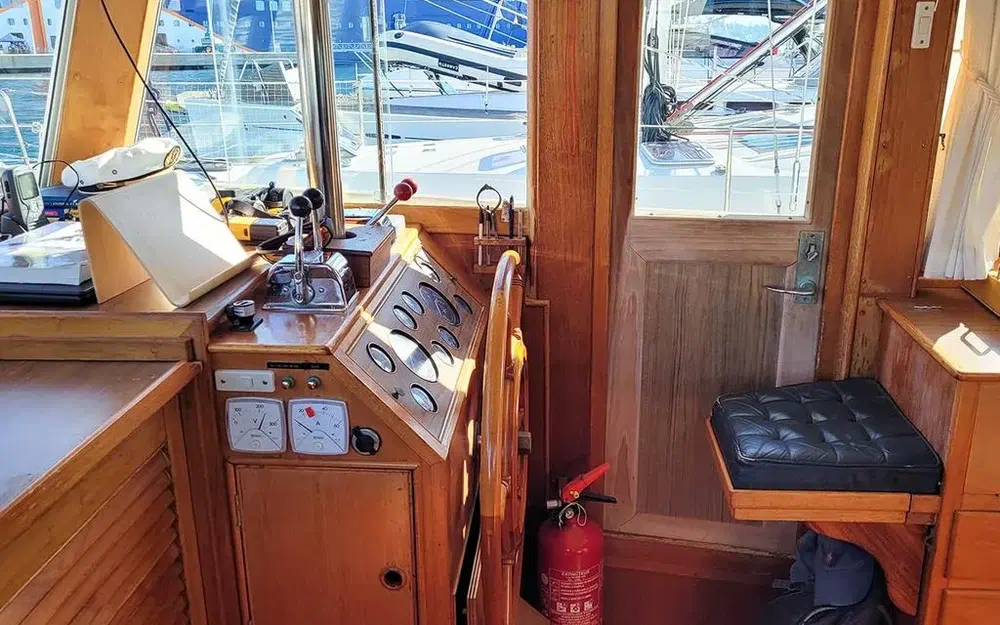 slider 10 Grand Banks 42 Europa