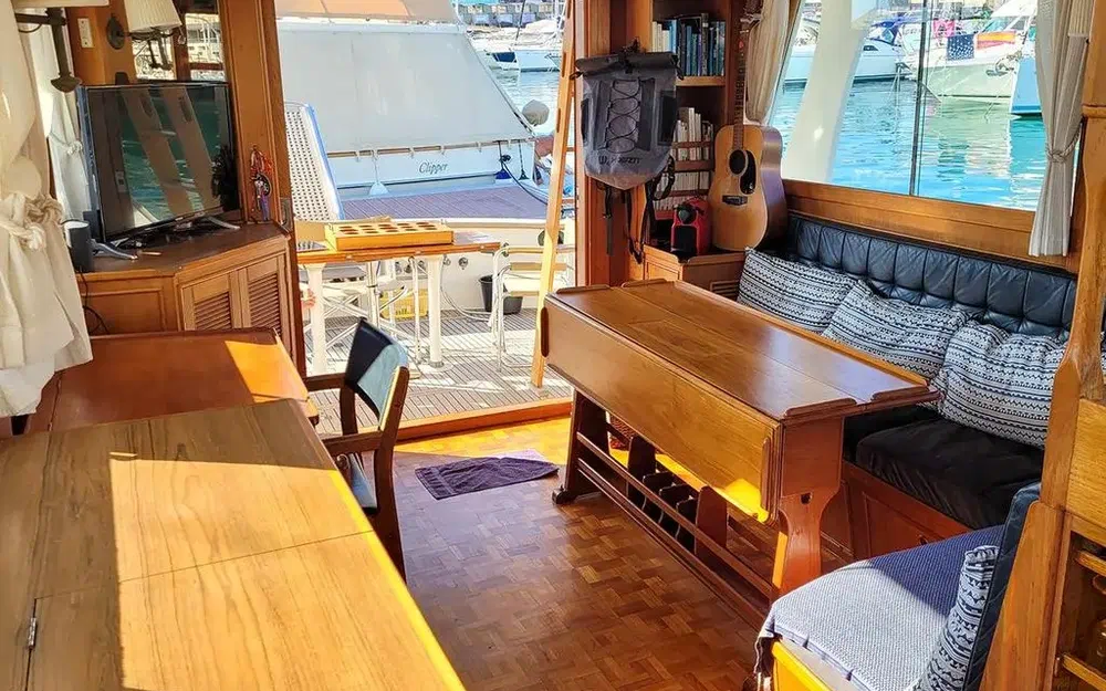 slider 12 Grand Banks 42 Europa