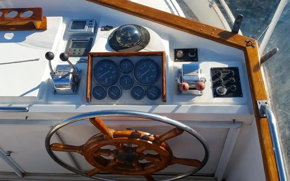 slider 14 Grand Banks 42 Europa