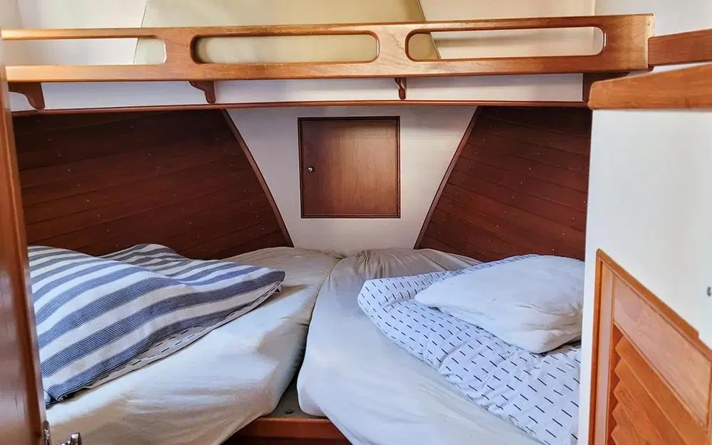 slider 18 Grand Banks 42 Europa