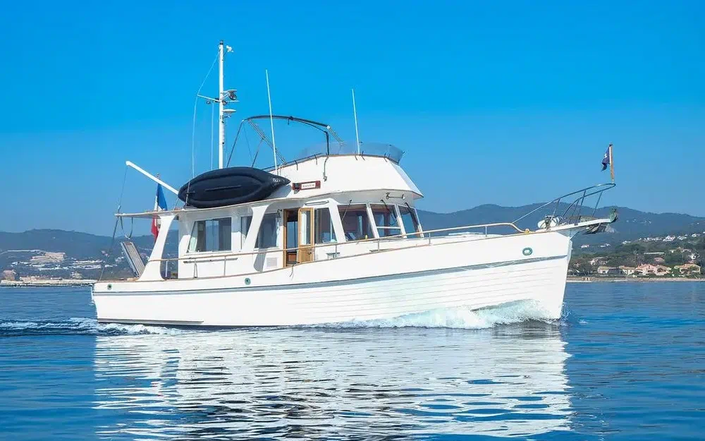 slider 2 Grand Banks 42 Europa