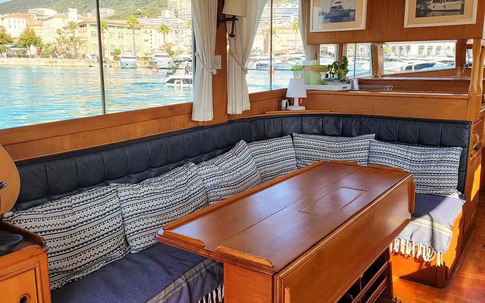 slider 8 Grand Banks 42 Europa