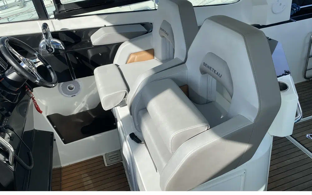 slider 10 Beneteau Gran Turismo 32
