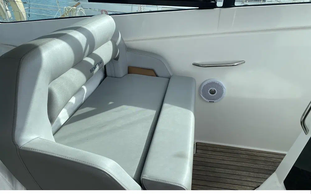 slider 11 Beneteau Gran Turismo 32