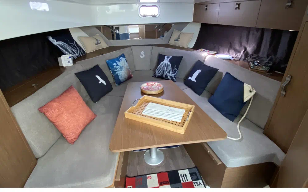 slider 4 Beneteau Gran Turismo 32