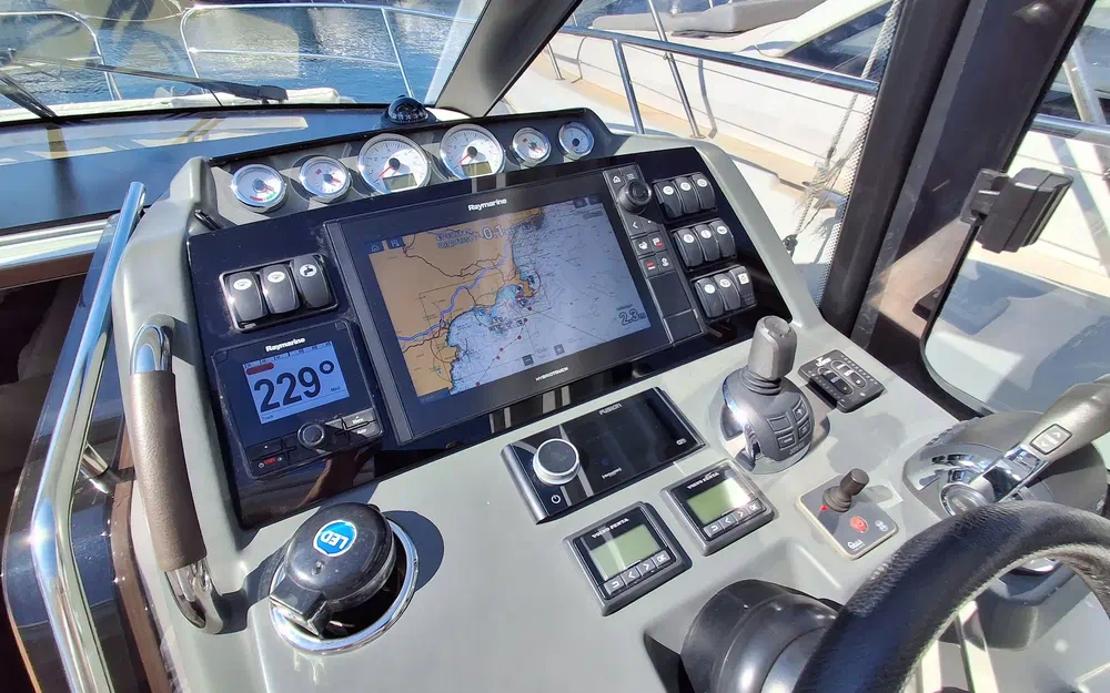 slider 6 Jeanneau Leader 33 Sportop