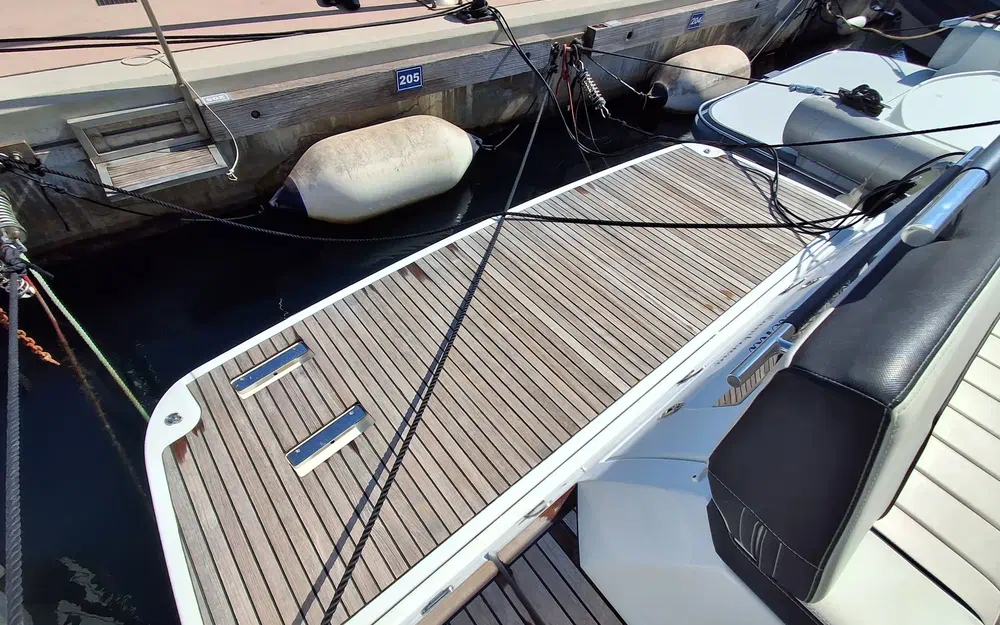 slider 7 Jeanneau Leader 33 Sportop