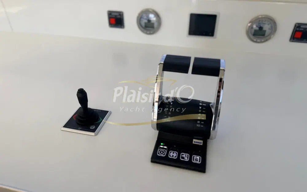 slider 13 Aventura Catamarans Aventura 10 Power