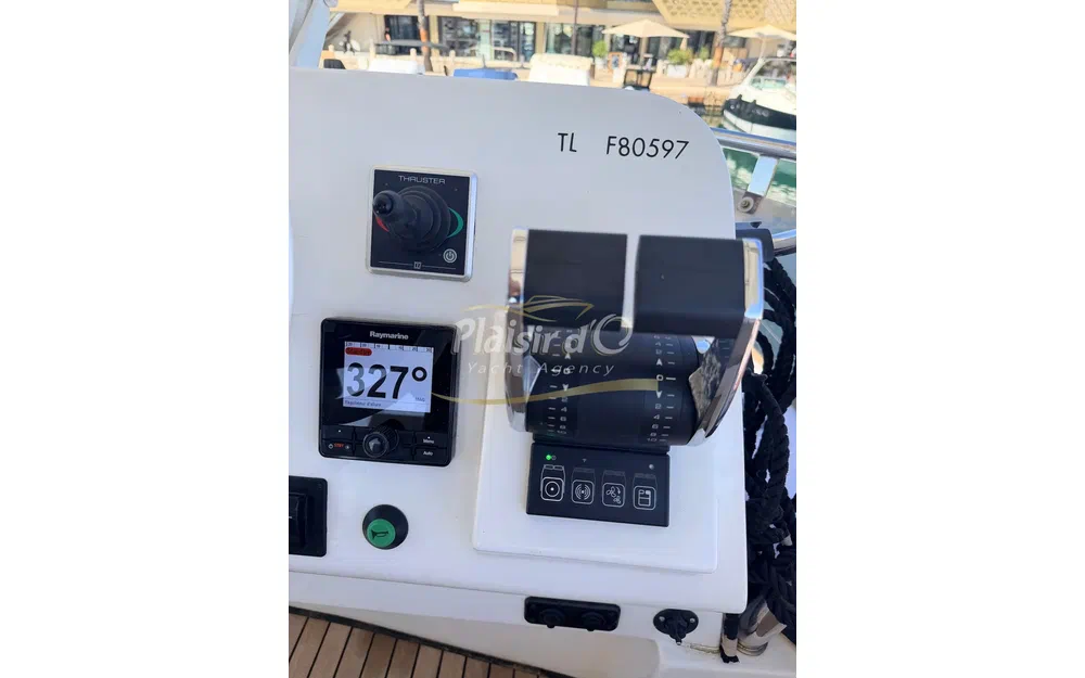 slider 45 Aventura Catamarans Aventura 10 Power