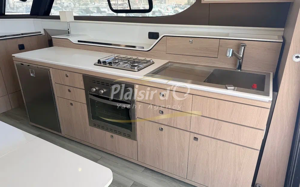 slider 8 Aventura Catamarans Aventura 10 Power
