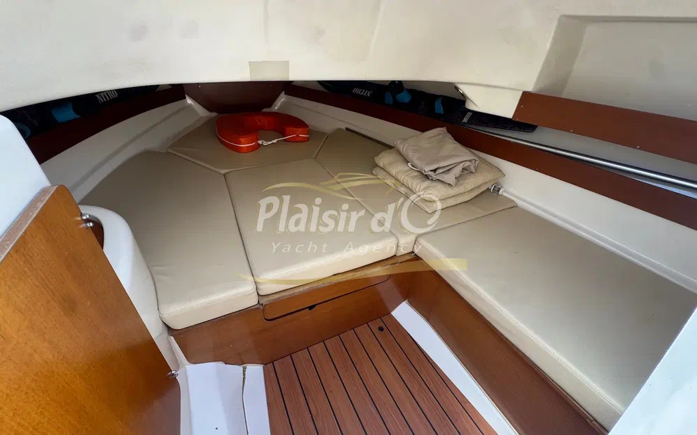 slider 8 Jeanneau Cap Camarat 715