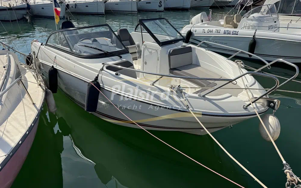 slider 0 Jeanneau Cap Camarat 6.5 BR