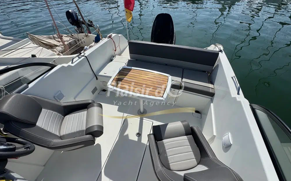 slider 9 Jeanneau Cap Camarat 6.5 BR