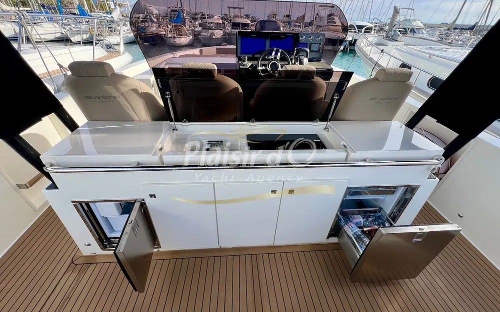 slider 16 De Antonio Yachts D42