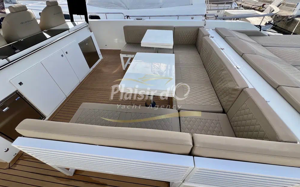 slider 17 De Antonio Yachts D42