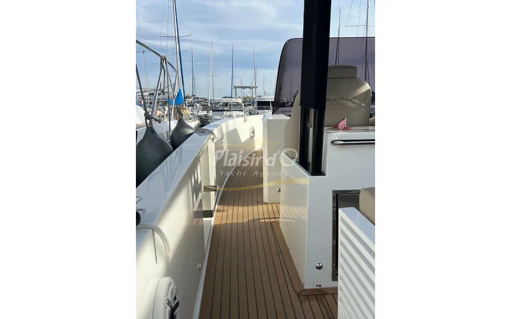 slider 19 De Antonio Yachts D42
