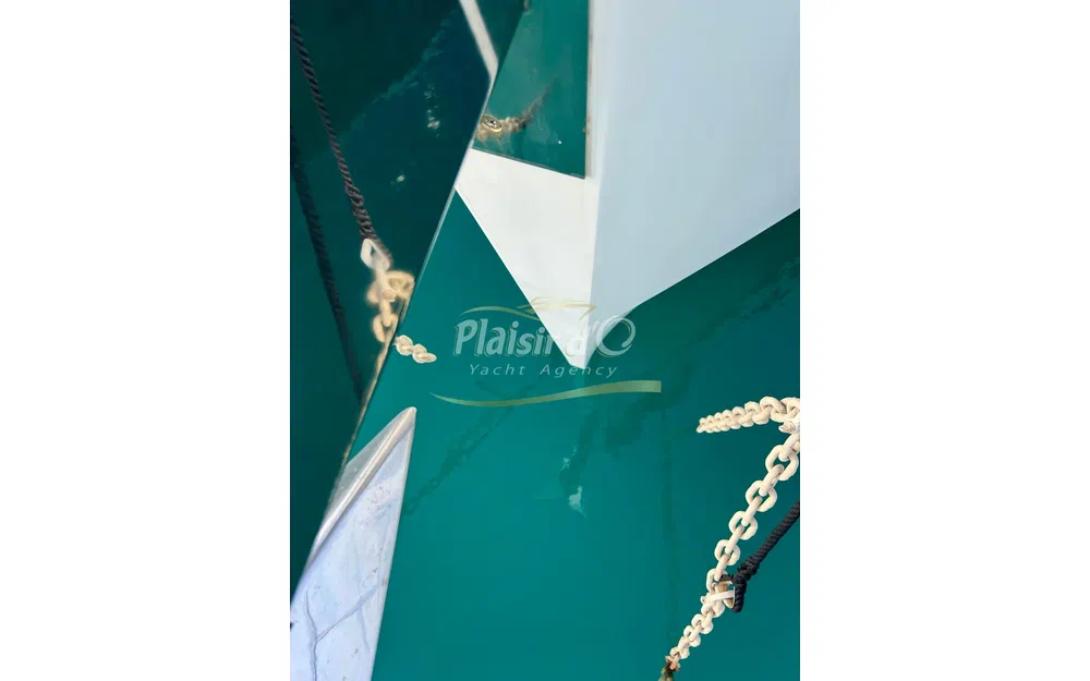 slider 21 De Antonio Yachts D42