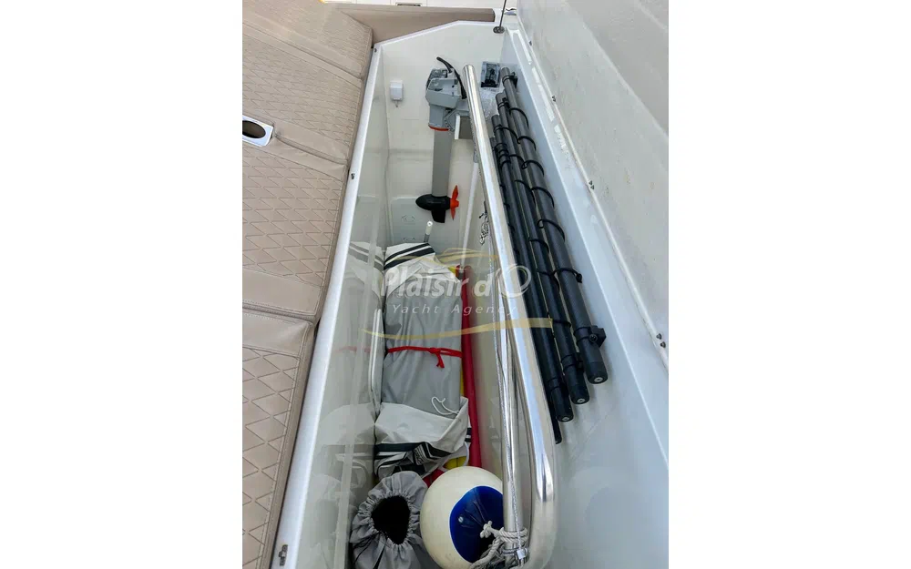 slider 23 De Antonio Yachts D42