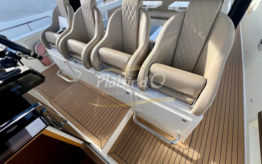 slider 6 De Antonio Yachts D42