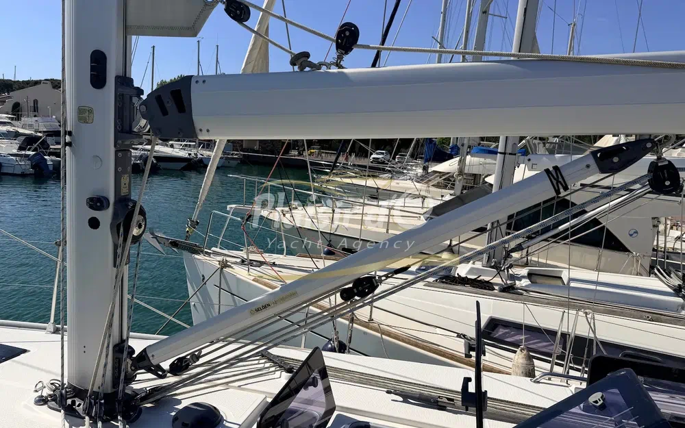 slider 11 Bavaria Cruiser 37