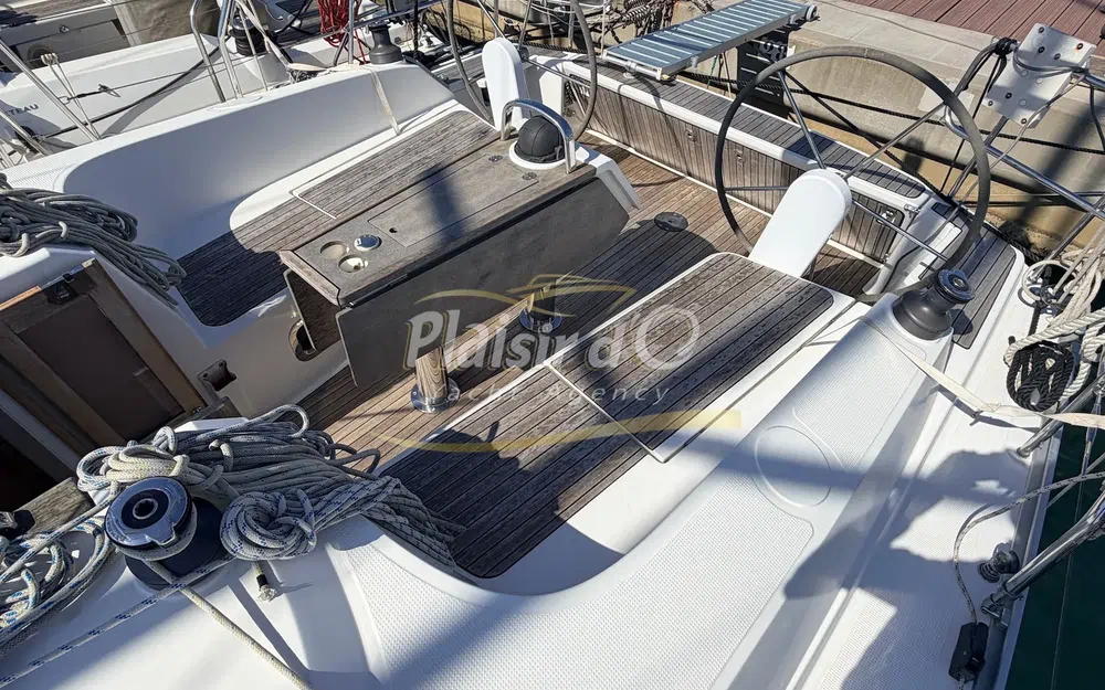 slider 8 Bavaria Cruiser 37