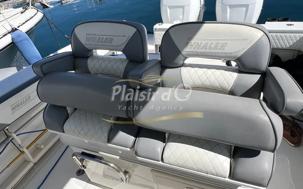 slider 13 Boston Whaler 280 Outrage