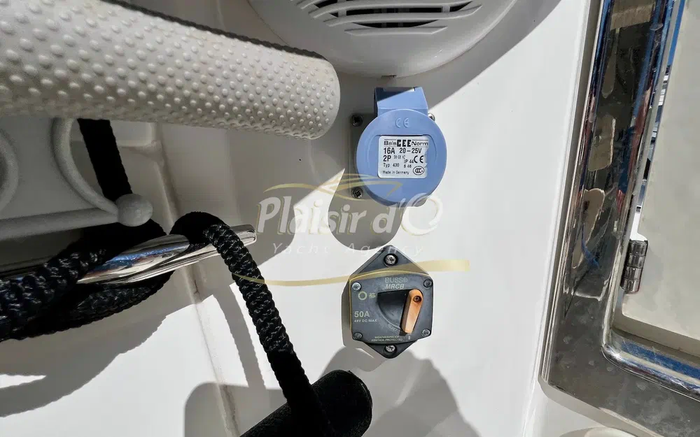 slider 32 Boston Whaler 280 Outrage
